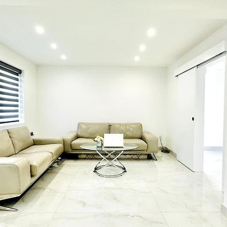 Beautiful 3 Bedroom House In London -Ensuite Bed Room Twickenham Eksteriør bilde