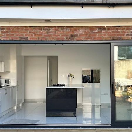 Beautiful 3 Bedroom House In London -Ensuite Bed Room Twickenham Eksteriør bilde