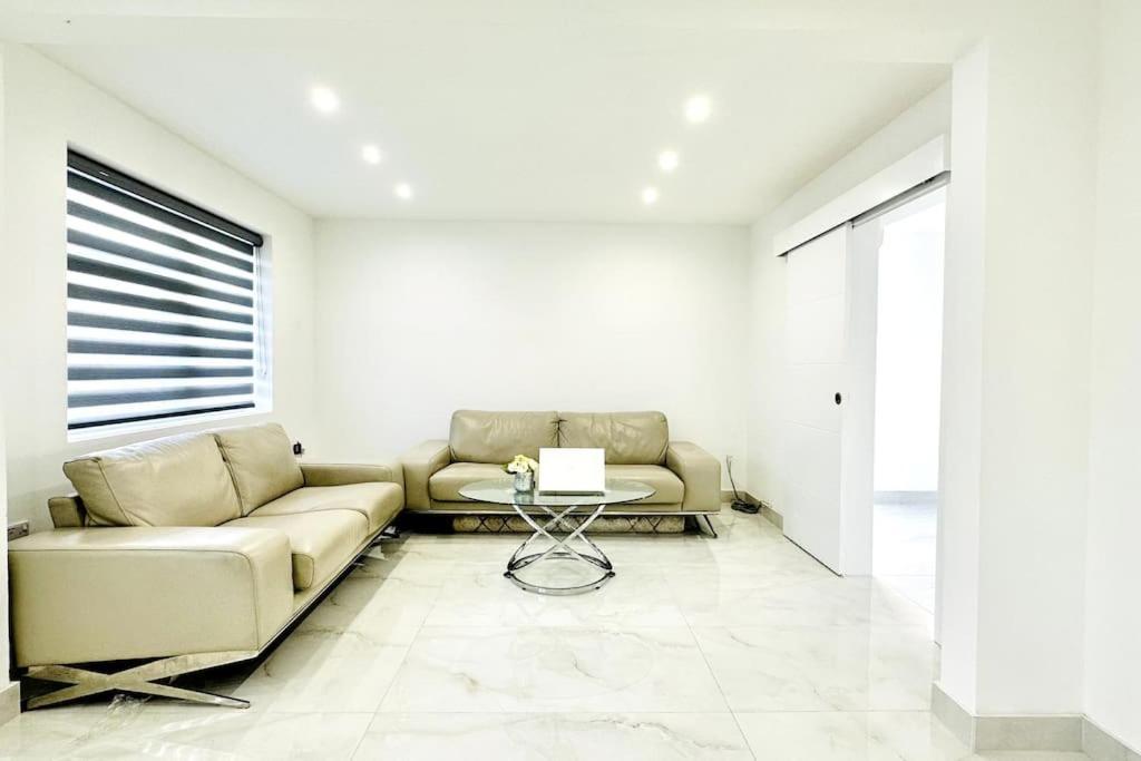 Beautiful 3 Bedroom House In London -Ensuite Bed Room Twickenham Eksteriør bilde