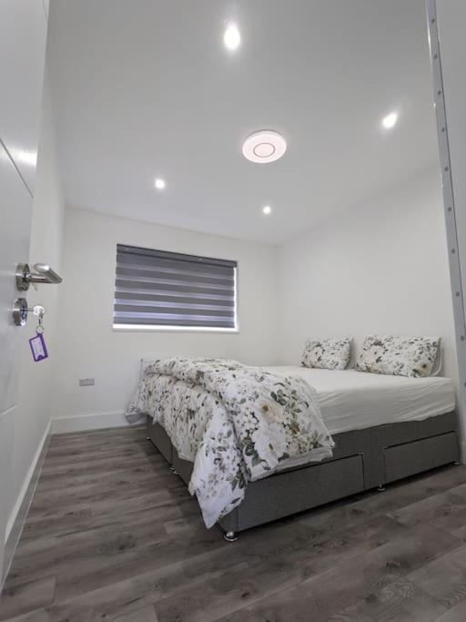 Beautiful 3 Bedroom House In London -Ensuite Bed Room Twickenham Eksteriør bilde