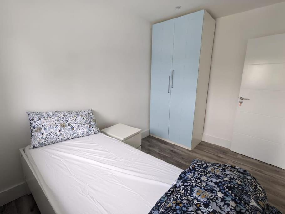 Beautiful 3 Bedroom House In London -Ensuite Bed Room Twickenham Eksteriør bilde
